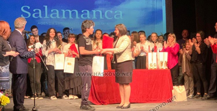 Испанската трупа на Езиковата от Хасково разсмя и очарова журито на Националния фестивал на училищен театър