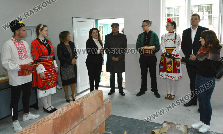 Четири кабинета в синхрон с новите технологии подготвят специалисти в Царската гимназия в Хасково
