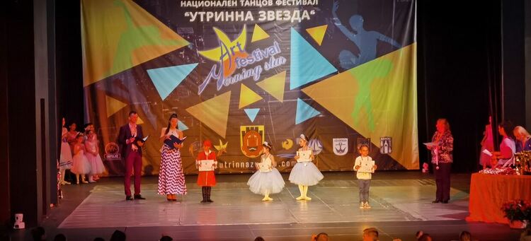 Бляскаво представяне за галактическите ни танцьори в Перник