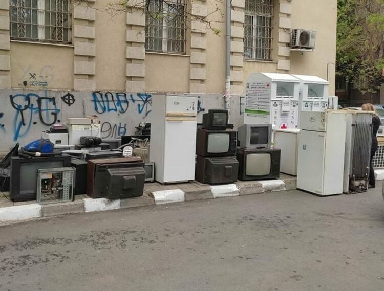 800 килограма непотребна техника предадоха асеновградчани
