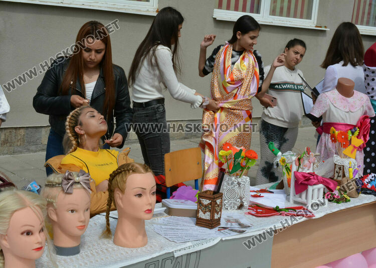 „Магазин на професиите“ в “Шандор Петьофи“, демонстрираха задържане на престъпник