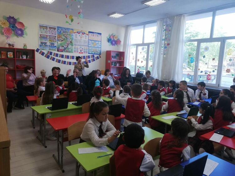 Добри практики и нови приятелства по „Иновации в действие“ в „Славейков“