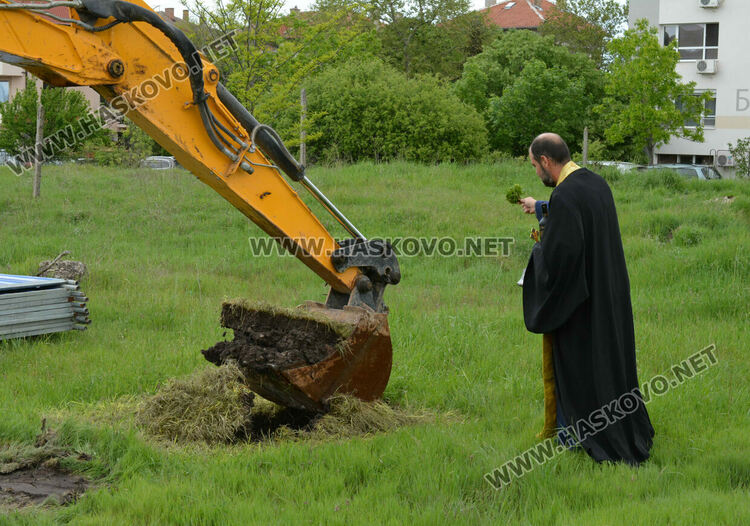 Започна изграждането на закрит плувен басейн в Хасково