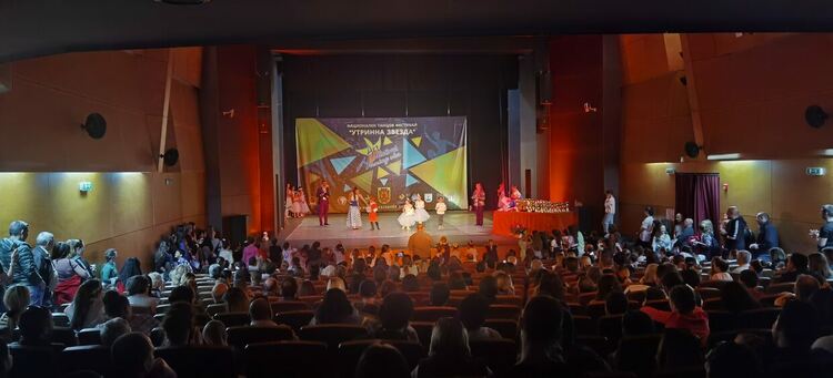 Бляскаво представяне за галактическите ни танцьори в Перник