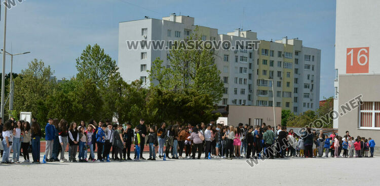 „Магазин на професиите“ в “Шандор Петьофи“, демонстрираха задържане на престъпник