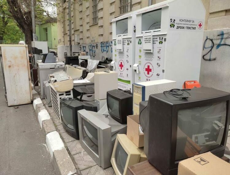 800 килограма непотребна техника предадоха асеновградчани