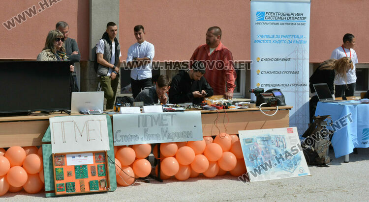 „Магазин на професиите“ в “Шандор Петьофи“, демонстрираха задържане на престъпник