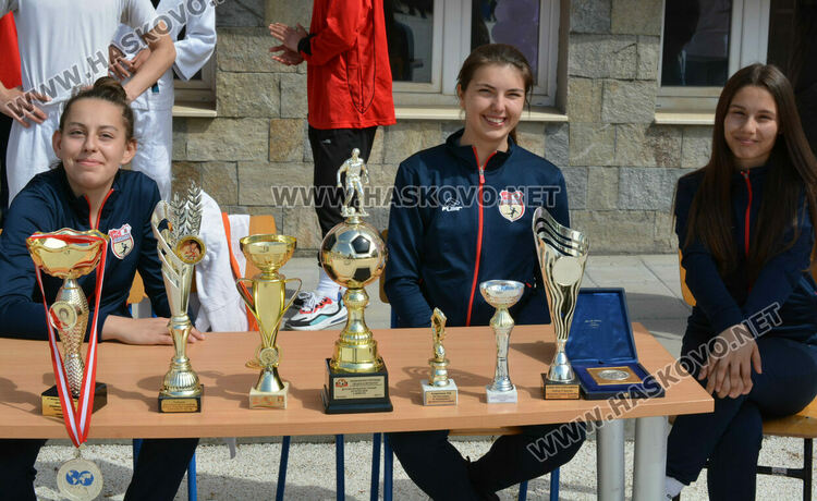 „Магазин на професиите“ в “Шандор Петьофи“, демонстрираха задържане на престъпник