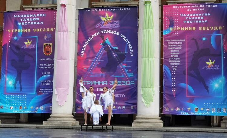 Бляскаво представяне за галактическите ни танцьори в Перник