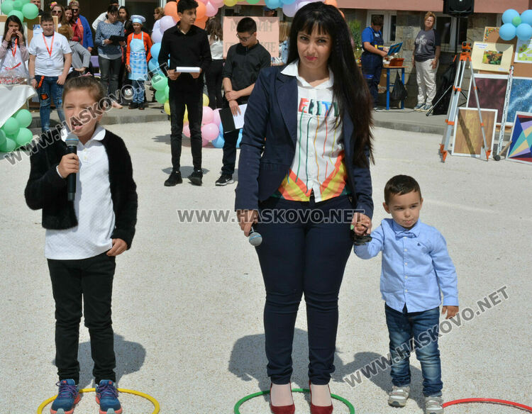 „Магазин на професиите“ в “Шандор Петьофи“, демонстрираха задържане на престъпник