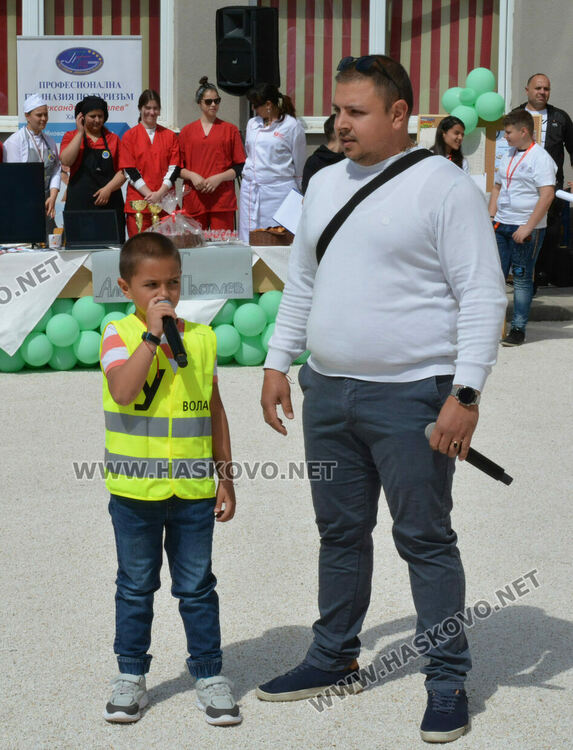 „Магазин на професиите“ в “Шандор Петьофи“, демонстрираха задържане на престъпник