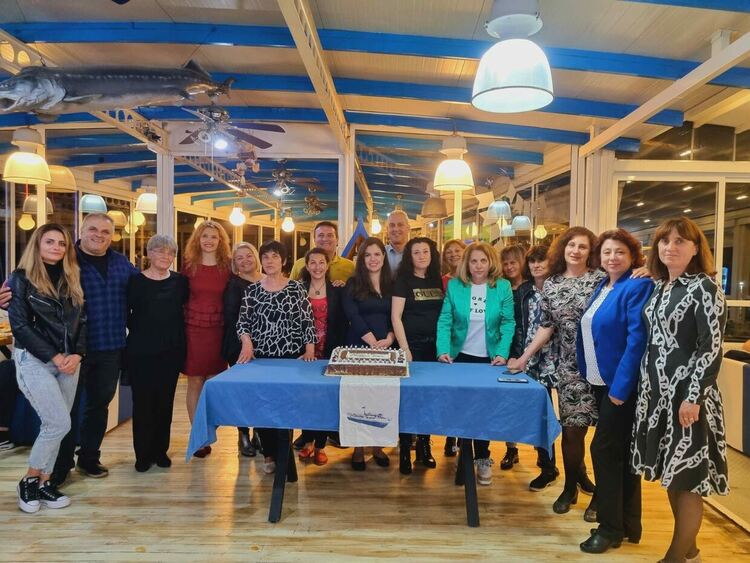 Добри практики и нови приятелства по „Иновации в действие“ в „Славейков“