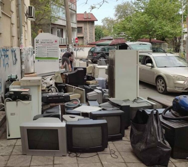 800 килограма непотребна техника предадоха асеновградчани