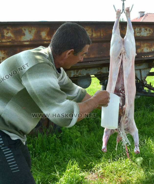 Стадата намаляват, агнешкото поскъпва