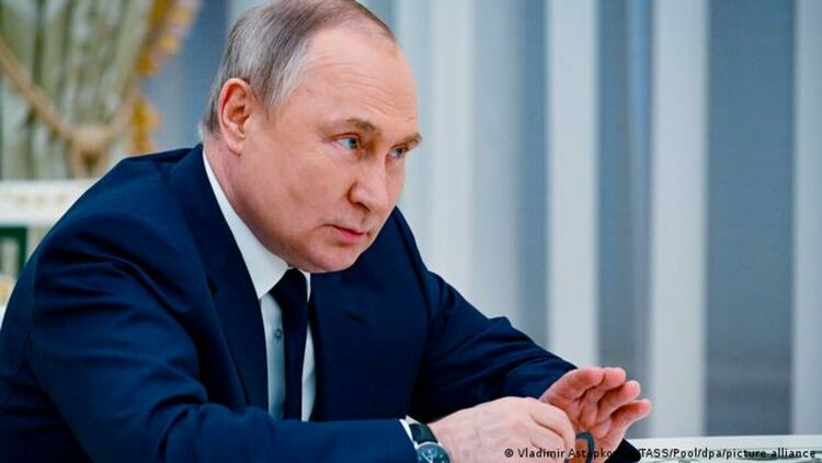 Светът тръпне какво ще направи Путин на 9 май