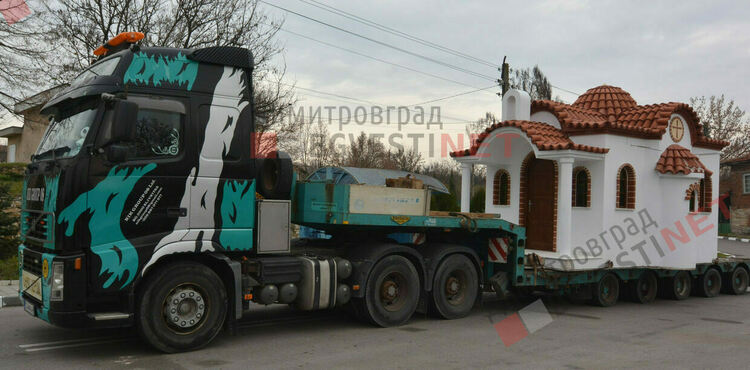 Освещават параклиса в село Райново 