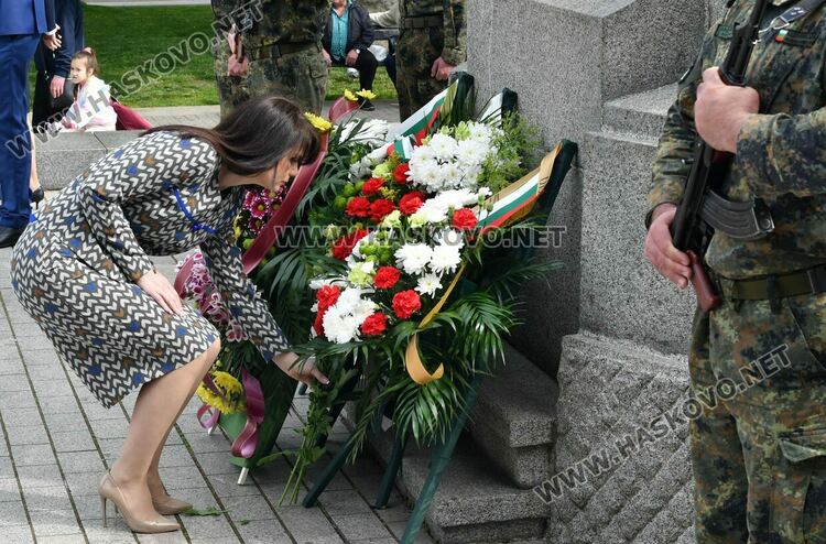 С поклон пред българските герои Хасково отбеляза 6-ти май на пл "Свобода"