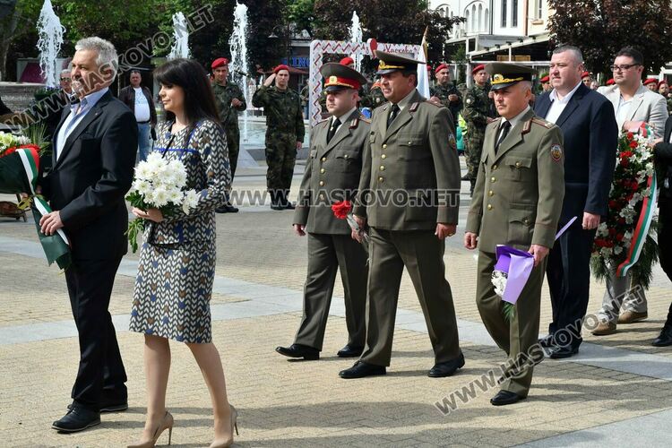 С поклон пред българските герои Хасково отбеляза 6-ти май на пл "Свобода"
