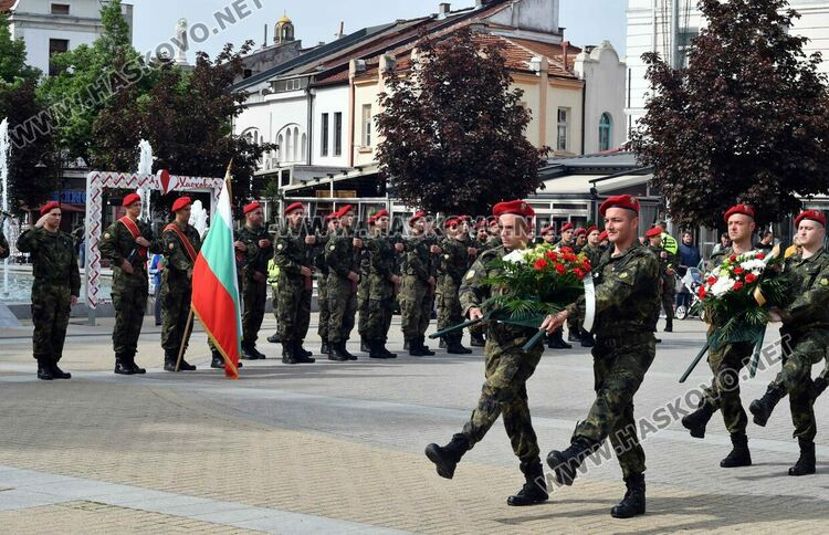 С поклон пред българските герои Хасково отбеляза 6-ти май на пл "Свобода"