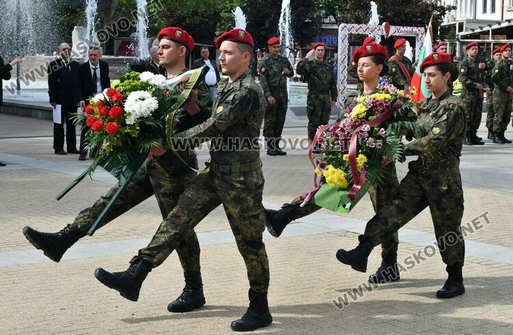 С поклон пред българските герои Хасково отбеляза 6-ти май на пл "Свобода"