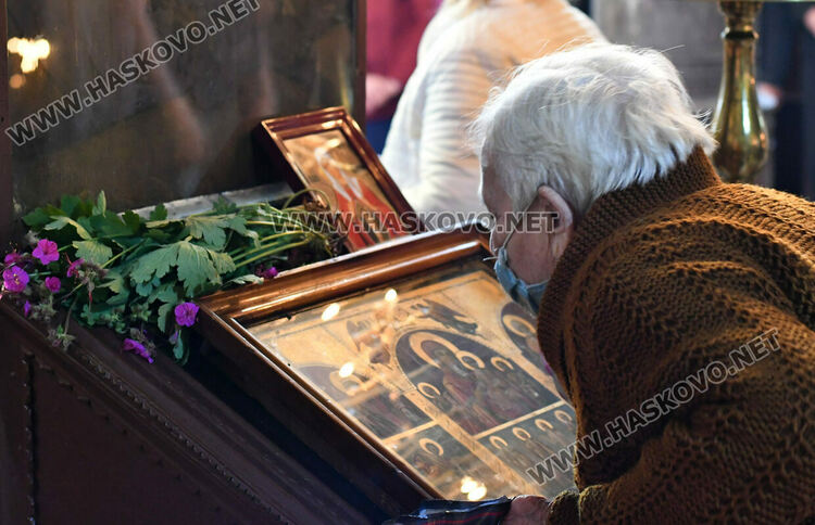 3098 именици черпят на Гергьовден в Хасково