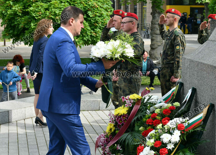 С поклон пред българските герои Хасково отбеляза 6-ти май на пл "Свобода"