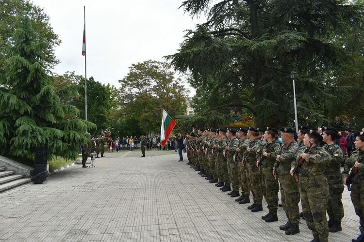 Асеновград отбеляза тържествено Деня на храбростта и българската армия