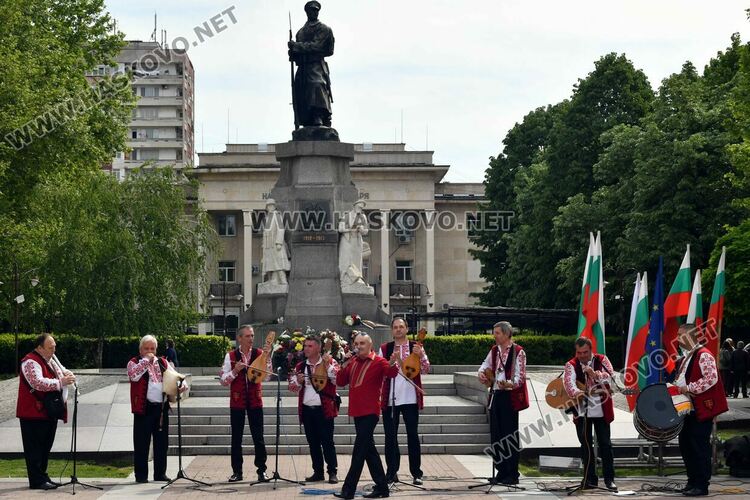 С поклон пред българските герои Хасково отбеляза 6-ти май на пл "Свобода"