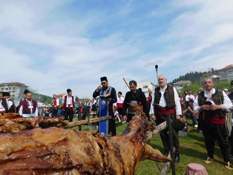 80 чевермета завъртяха за празника в Златоград /обновена и галерия/