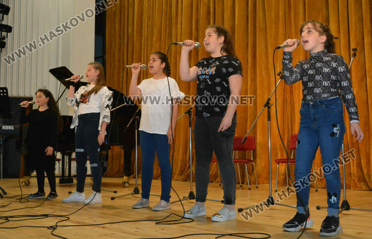 300 певци и музиканти на Празника на младия талант