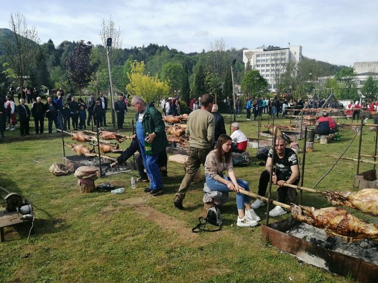 80 чевермета завъртяха за празника в Златоград /обновена и галерия/