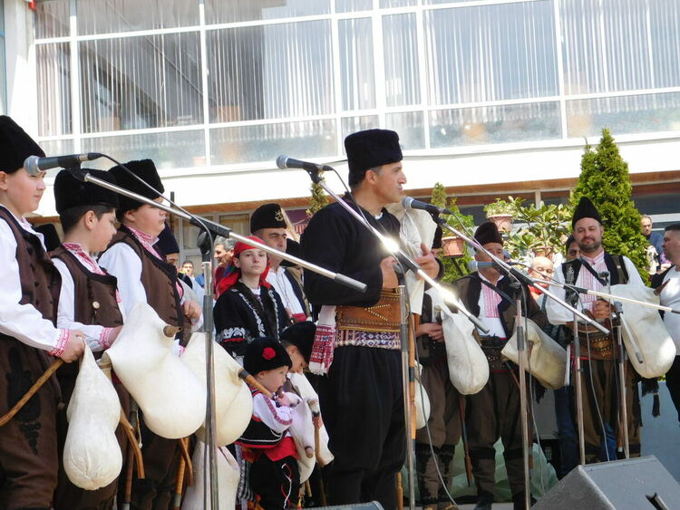 80 чевермета завъртяха за празника в Златоград /обновена и галерия/