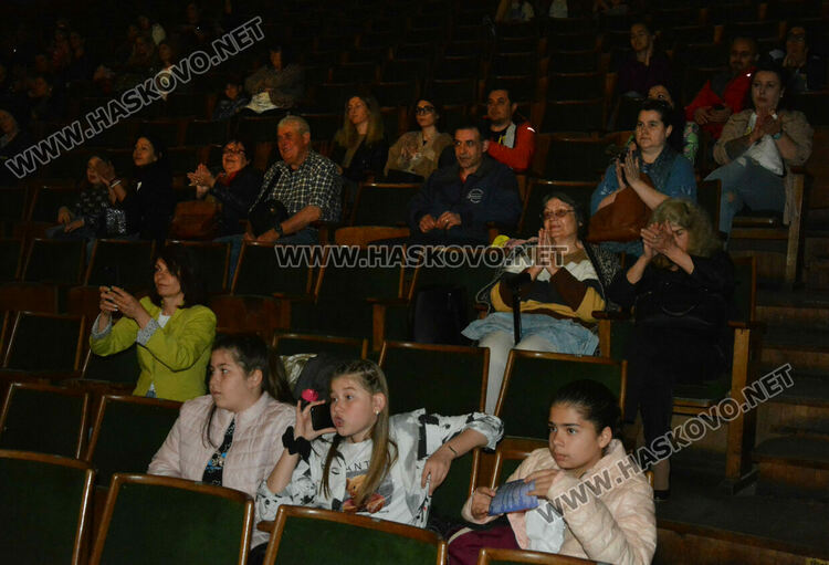 300 певци и музиканти на Празника на младия талант