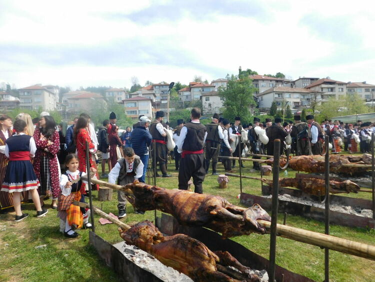 80 чевермета завъртяха за празника в Златоград /обновена и галерия/