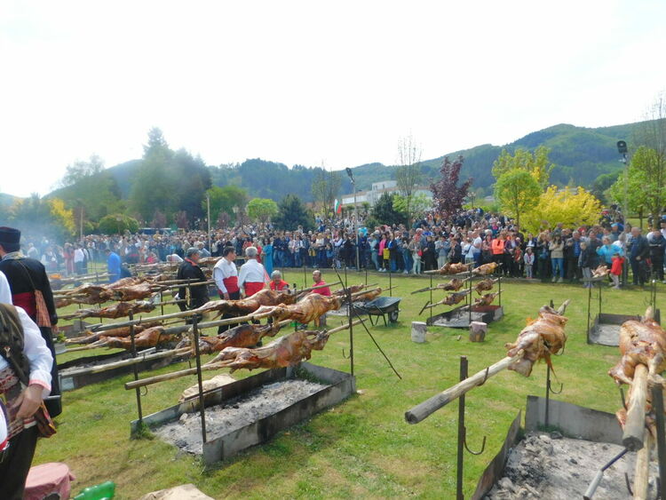 80 чевермета завъртяха за празника в Златоград /обновена и галерия/