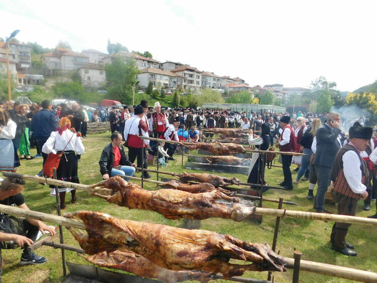 80 чевермета завъртяха за празника в Златоград /обновена и галерия/