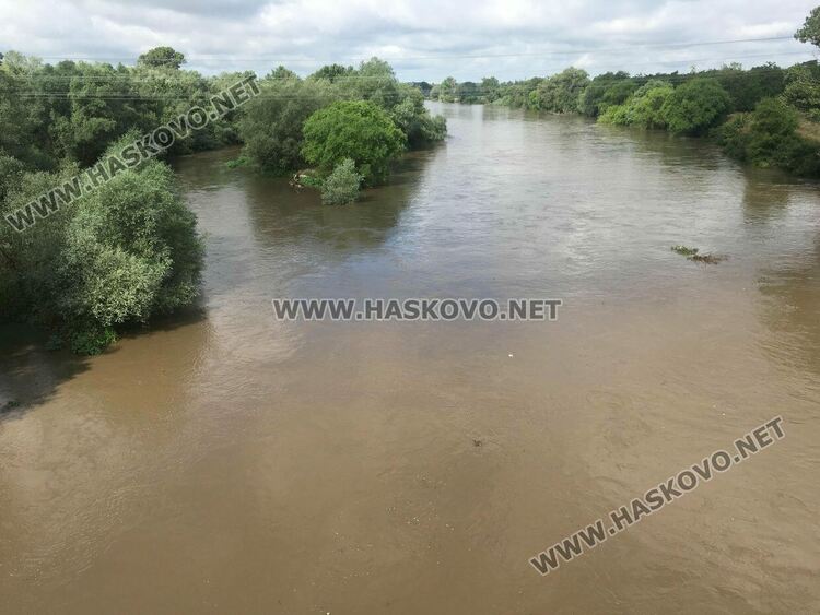 Забраниха къпането в река Марица, язовирите и каналите в Свиленградско