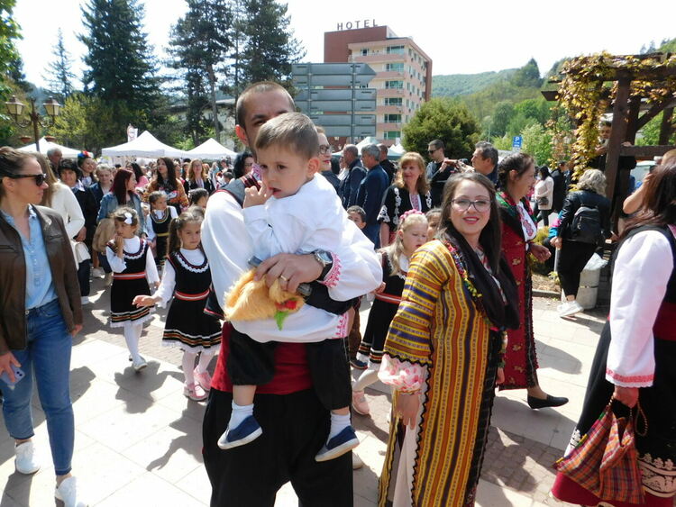 80 чевермета завъртяха за празника в Златоград /обновена и галерия/