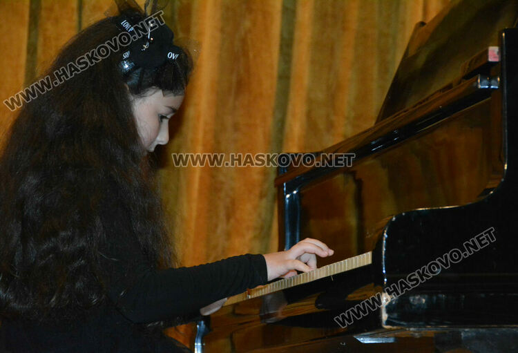 300 певци и музиканти на Празника на младия талант