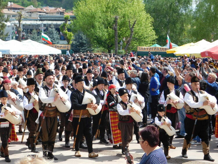 80 чевермета завъртяха за празника в Златоград /обновена и галерия/
