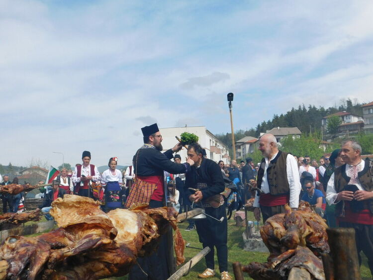 80 чевермета завъртяха за празника в Златоград /обновена и галерия/