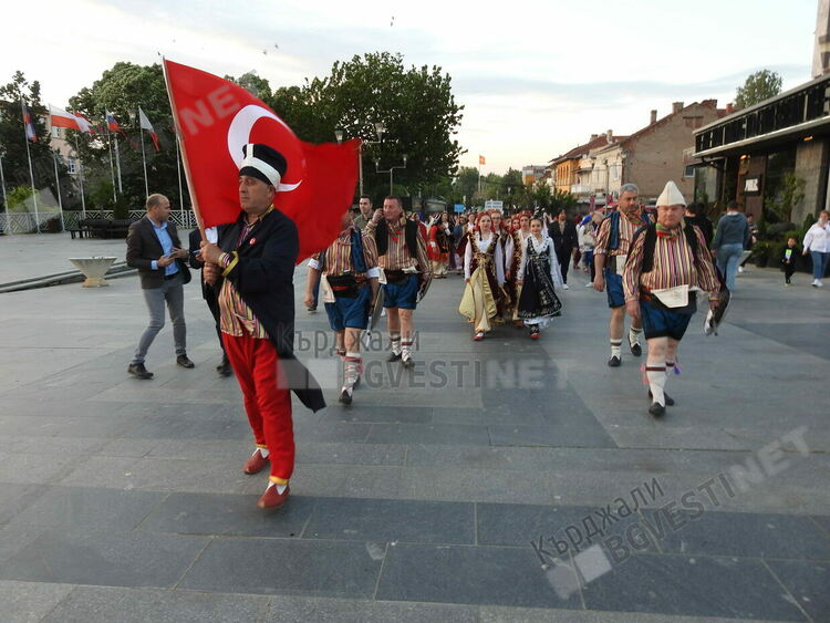 Ансамбъл „Кърджали“ обра овациите на международния фолклорен фестивал в Северна Македония