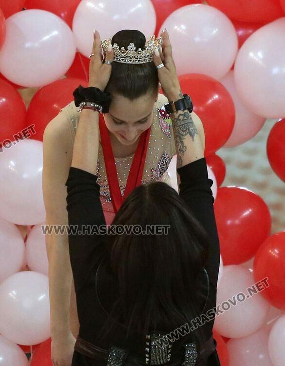 Деца, майки и баби забавляваха публиката в Гимнастрадата в зала „Дружба“