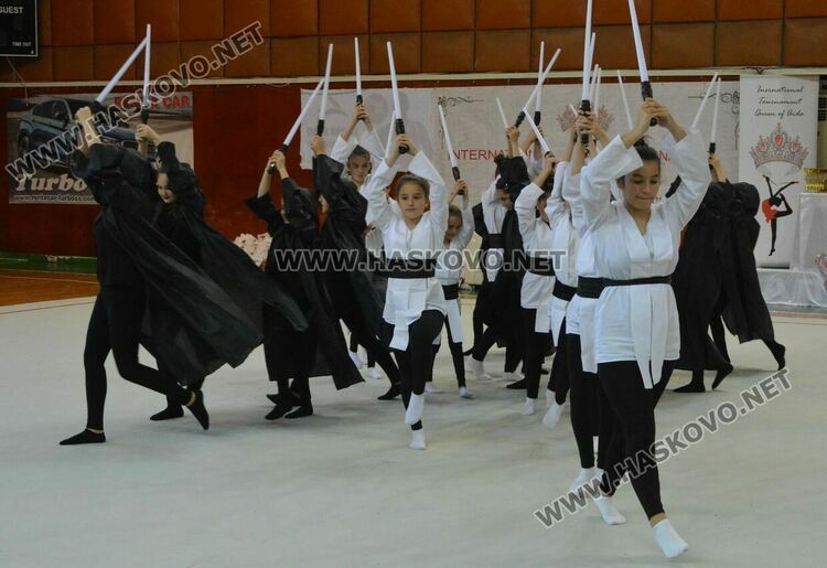 Деца, майки и баби забавляваха публиката в Гимнастрадата в зала „Дружба“