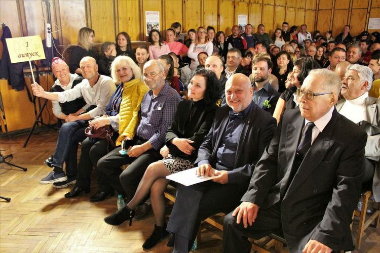 НУФИ посрещна десетки гости за юбилея си и изнесе грандиозен концерт