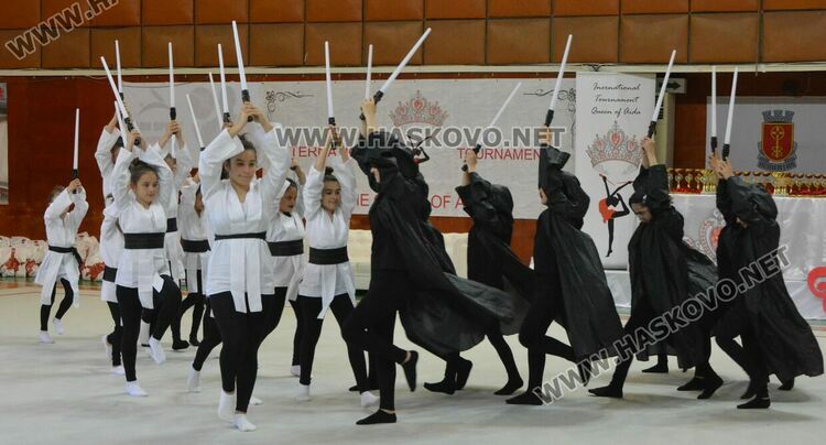 Деца, майки и баби забавляваха публиката в Гимнастрадата в зала „Дружба“