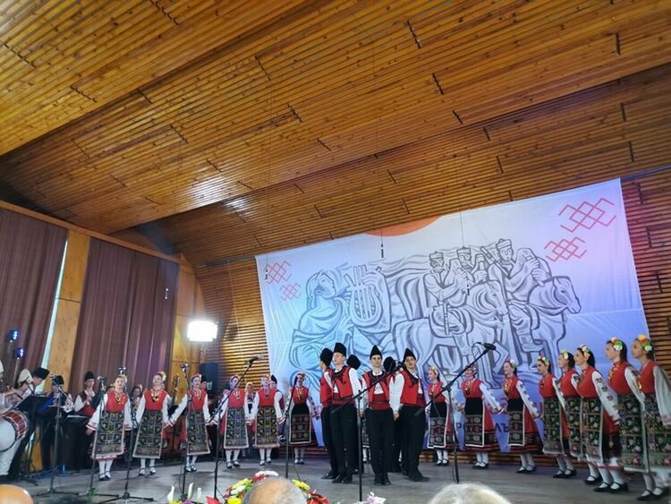 НУФИ посрещна десетки гости за юбилея си и изнесе грандиозен концерт