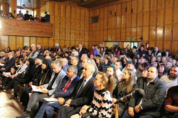 НУФИ посрещна десетки гости за юбилея си и изнесе грандиозен концерт