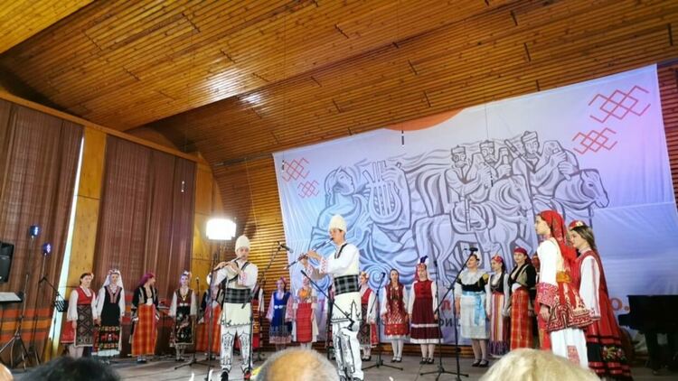 НУФИ посрещна десетки гости за юбилея си и изнесе грандиозен концерт