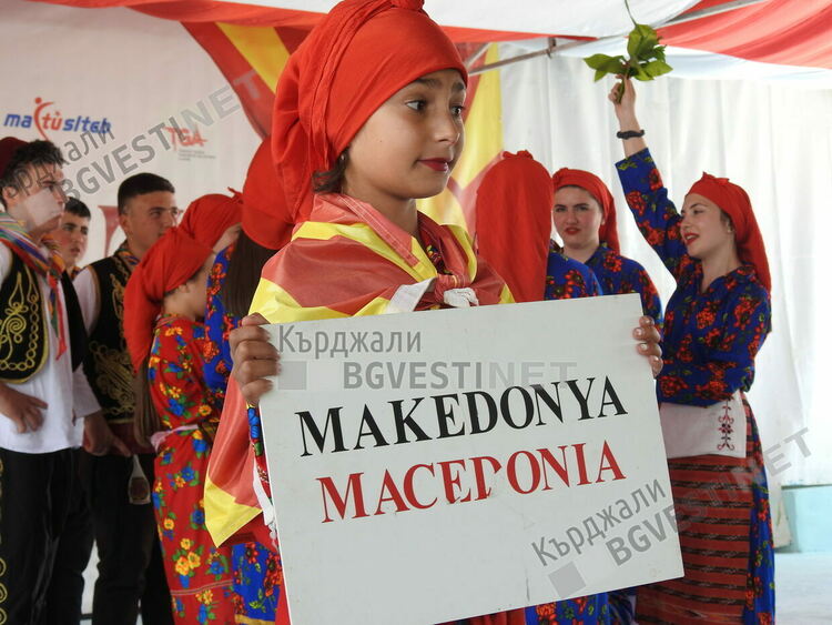 Ансамбъл „Кърджали“ обра овациите на международния фолклорен фестивал в Северна Македония